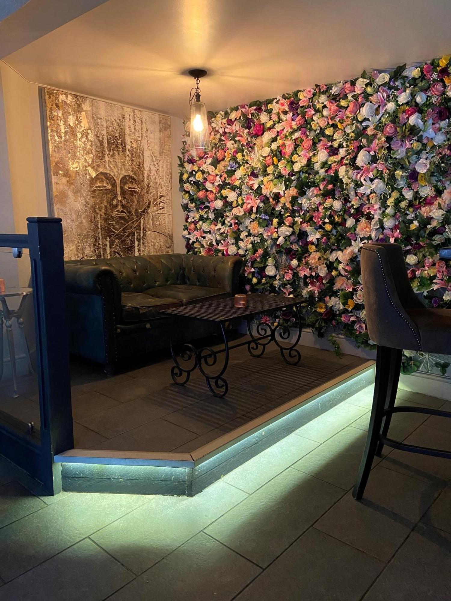 The White Hart Hotel Ютоксетер Екстер'єр фото