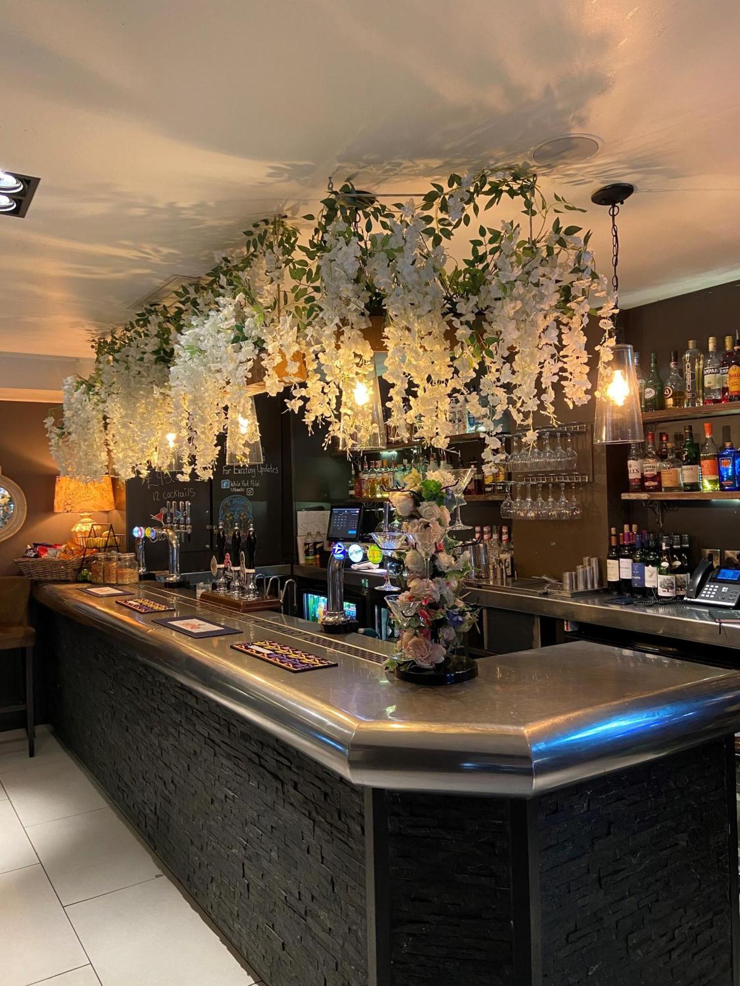 The White Hart Hotel Ютоксетер Екстер'єр фото